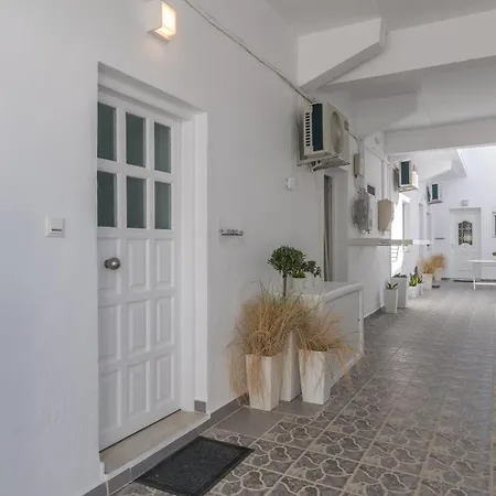 Melian Roots * Adamantas (Milos)