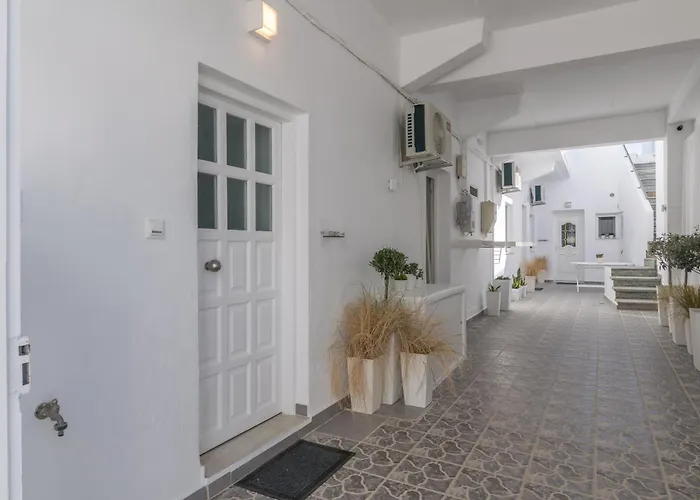 Melian Roots * Adamantas (Milos)