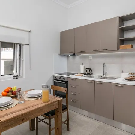 Melian Roots אדאמאס